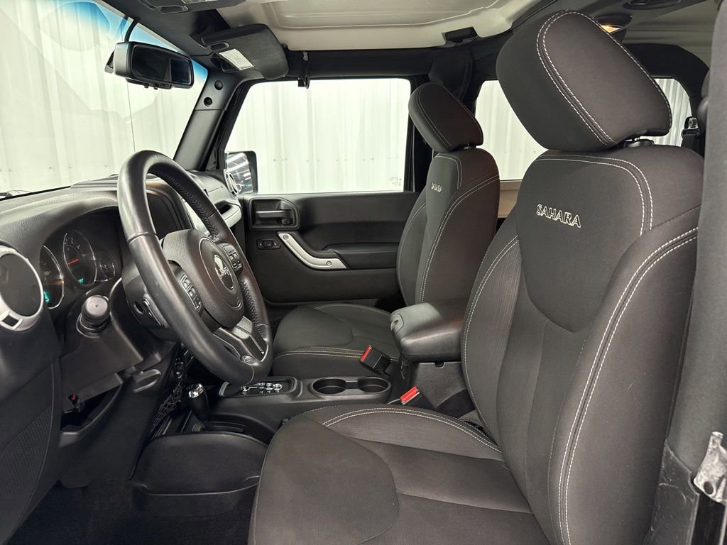 Used 2016 Jeep Wrangler Sahara w/ Connectivity Group AWD/4WD image 13