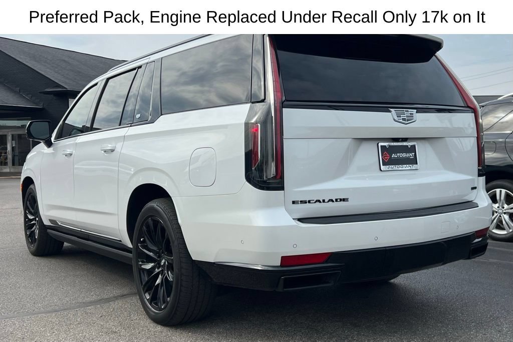Used 2022 Cadillac Escalade ESV Sport Platinum w/ LPO, ONYX Package AWD/4WD image 4
