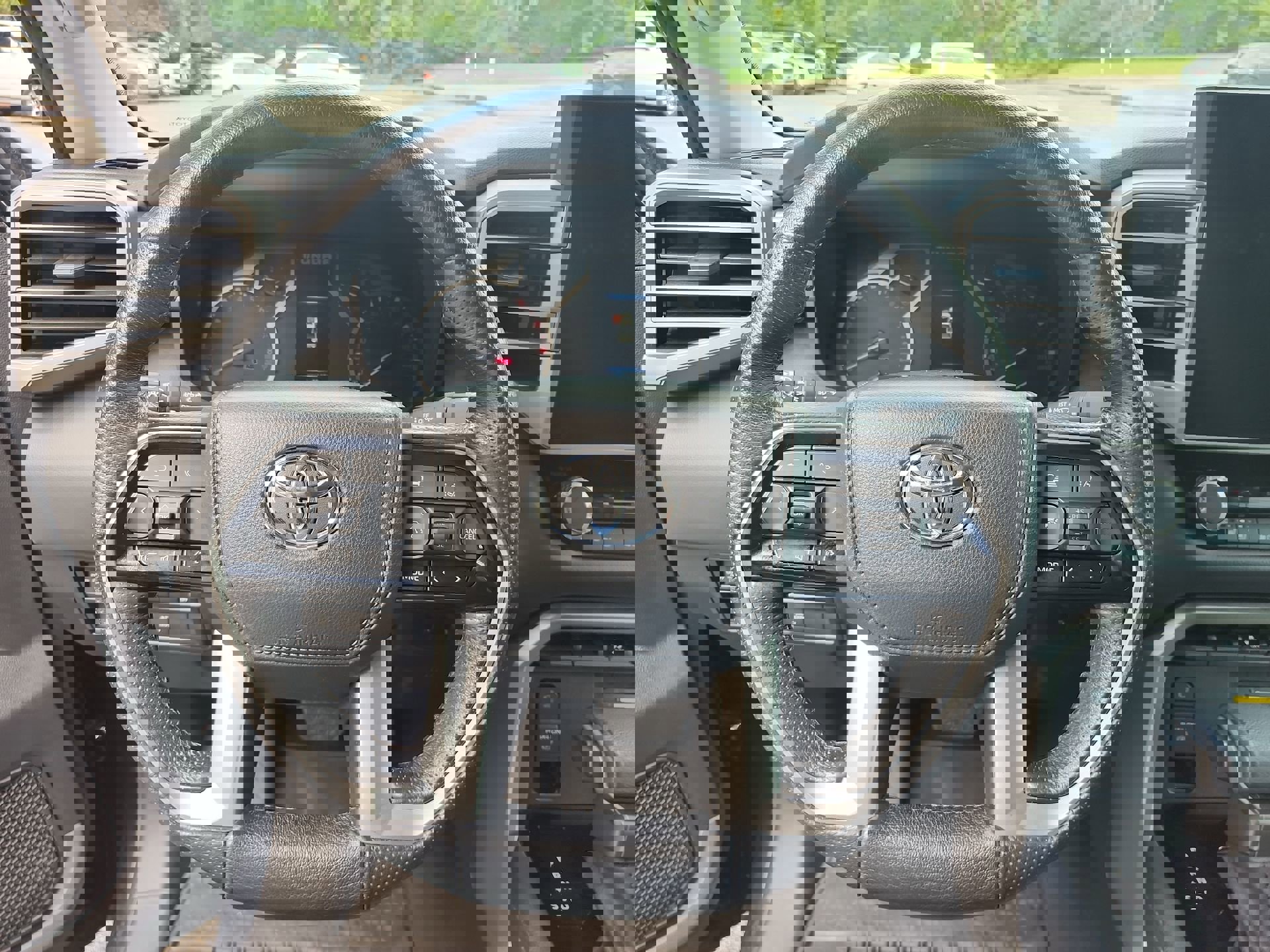 Used 2023 Toyota Tundra Limited image 9