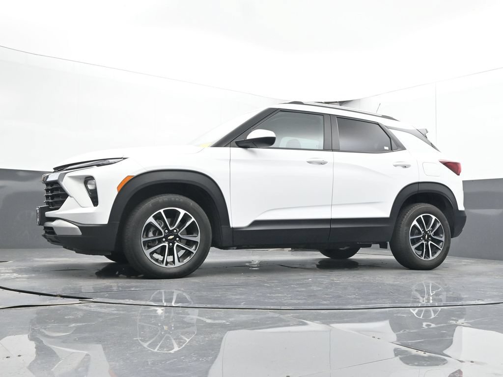 Used 2025 Chevrolet TrailBlazer LT AWD/4WD image 41
