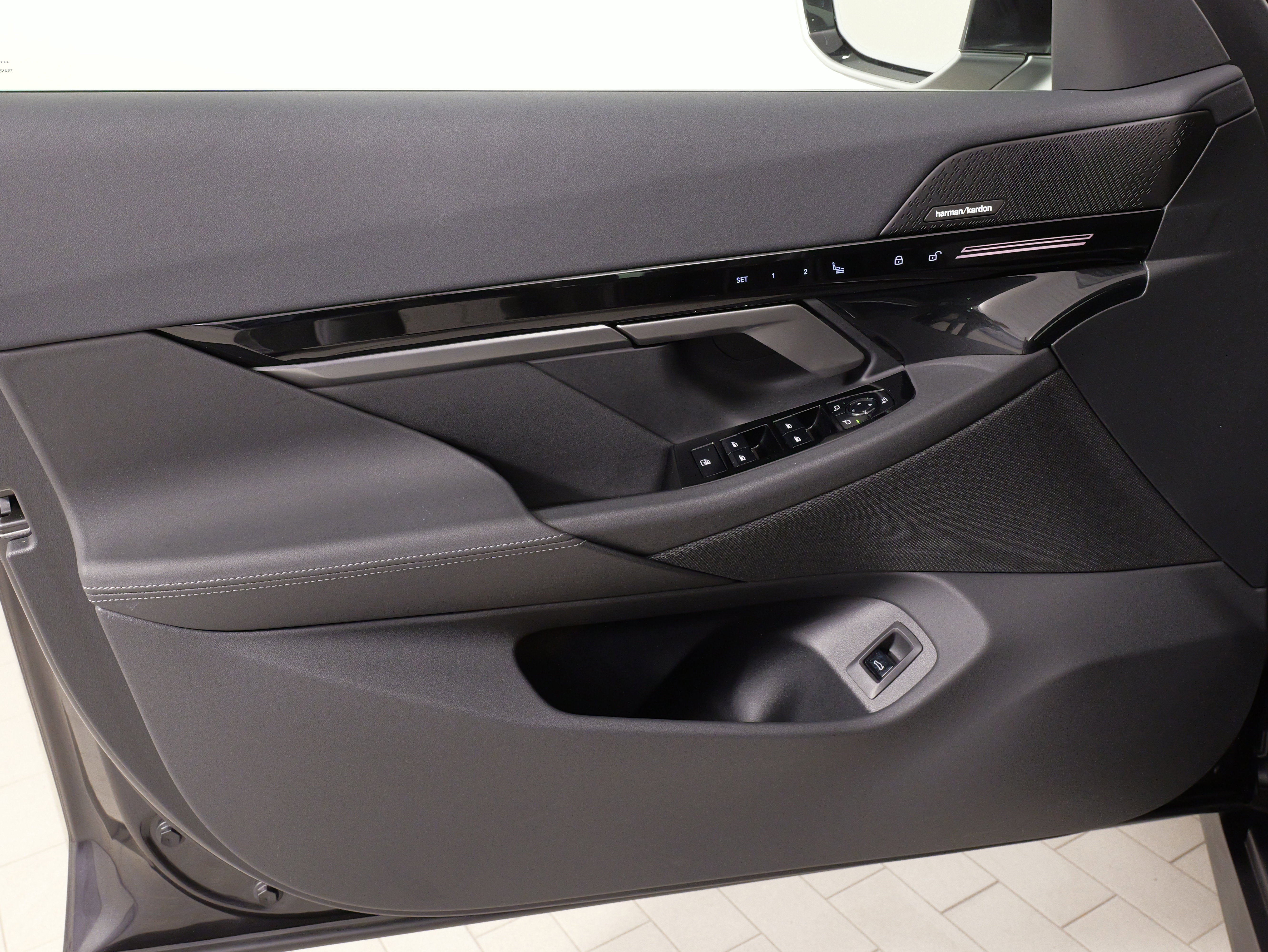 Used 2026 BMW 530i xDrive w/ Premium Package image 25