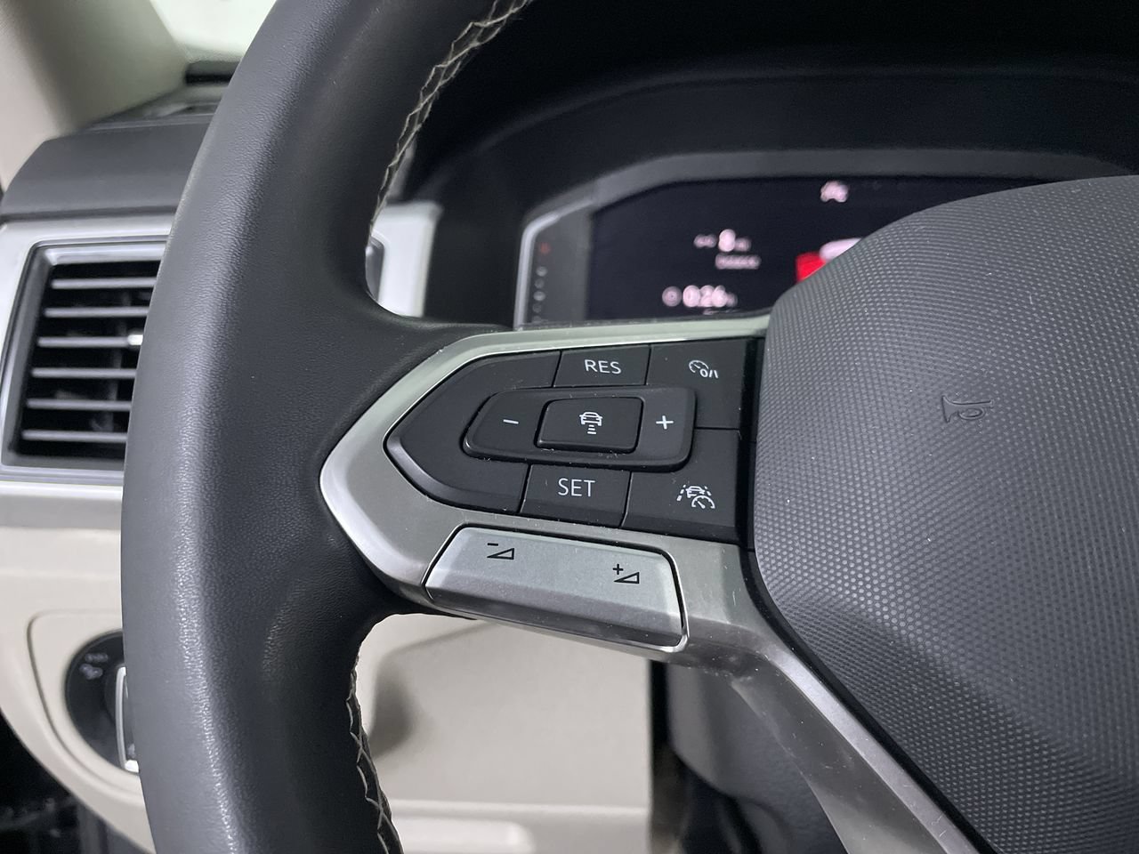 Used 2023 Volkswagen Atlas SEL AWD/4WD image 28