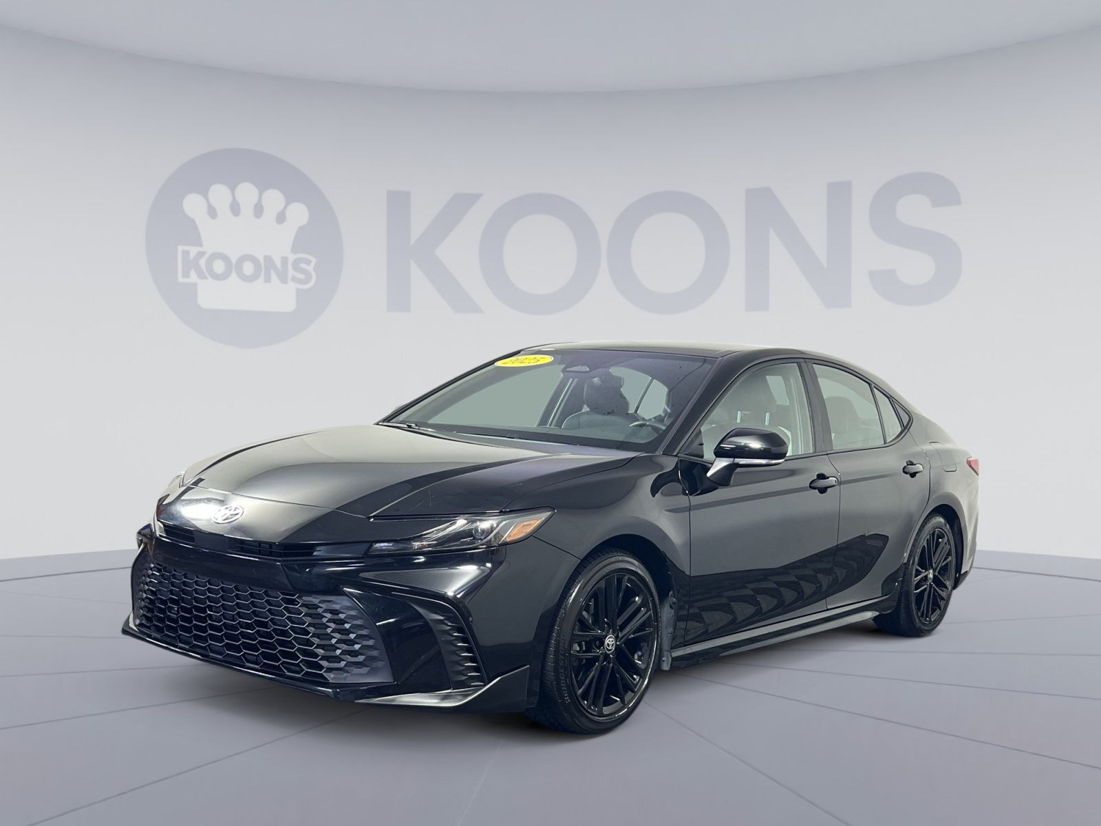 Used 2025 Toyota Camry SE FWD image 5