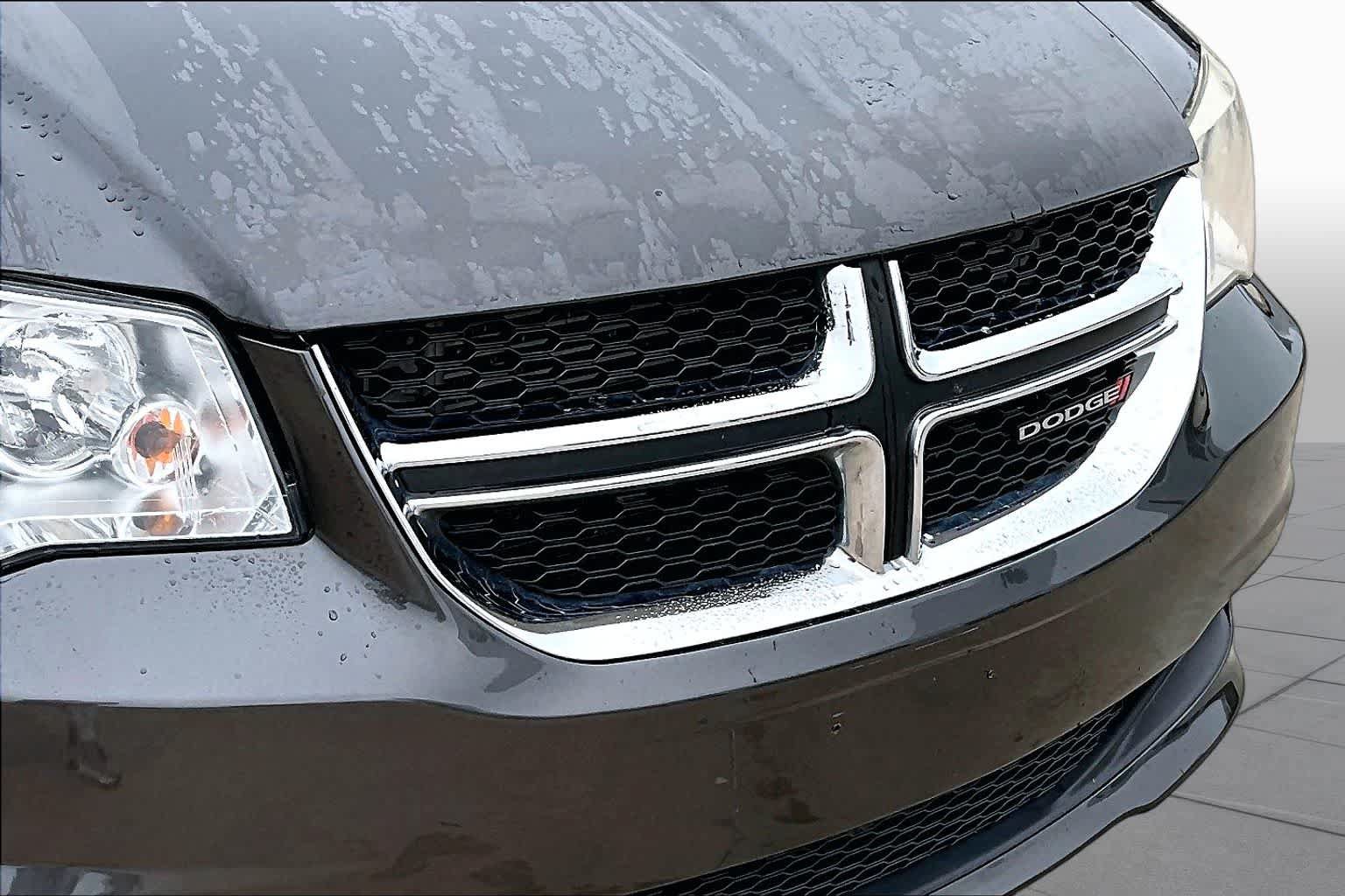 Used 2020 Dodge Grand Caravan SXT FWD image 26