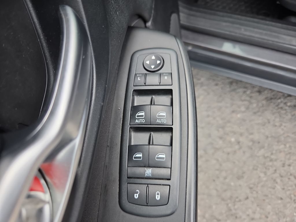 Used 2014 Jeep Cherokee Latitude w/ Comfort/Convenience Group AWD/4WD image 24