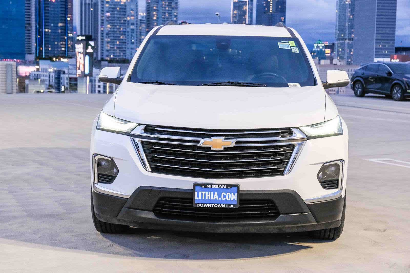 Used 2023 Chevrolet Traverse LT FWD image 2