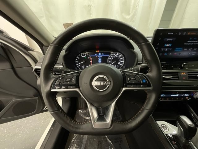 Used 2023 Nissan Altima 2.0 SR FWD image 11
