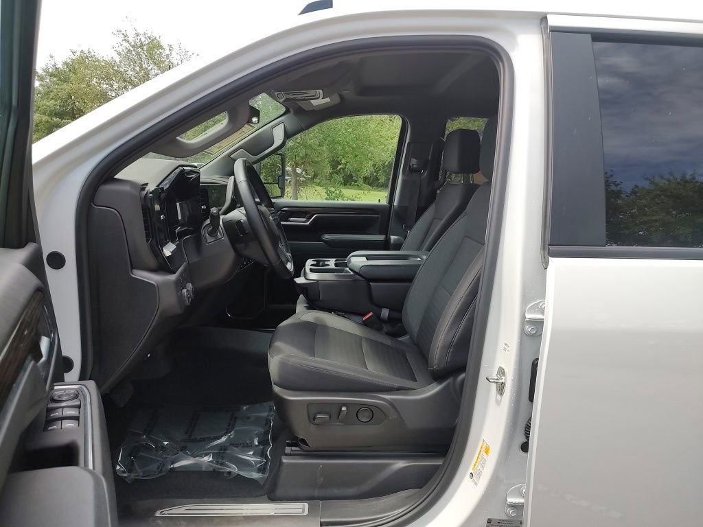 Used 2025 Chevrolet Silverado 2500 LT w/ Convenience Package AWD/4WD image 15