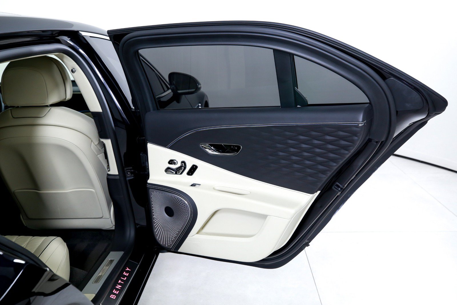 Used 2020 Bentley Flying Spur W12 AWD/4WD image 23