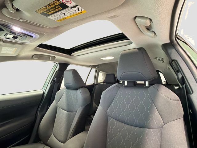 Certified 2022 Toyota Corolla Cross LE w/ Moonroof Package AWD/4WD image 18
