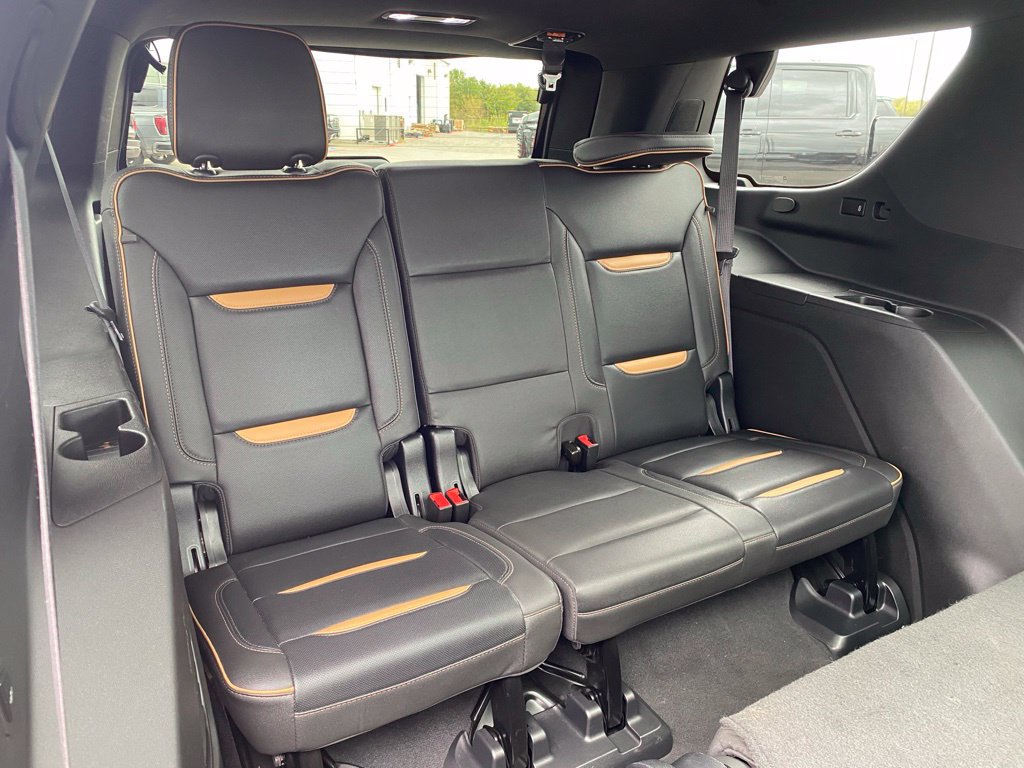 Used 2023 GMC Yukon AT4 w/ AT4 Premium Package AWD/4WD image 18