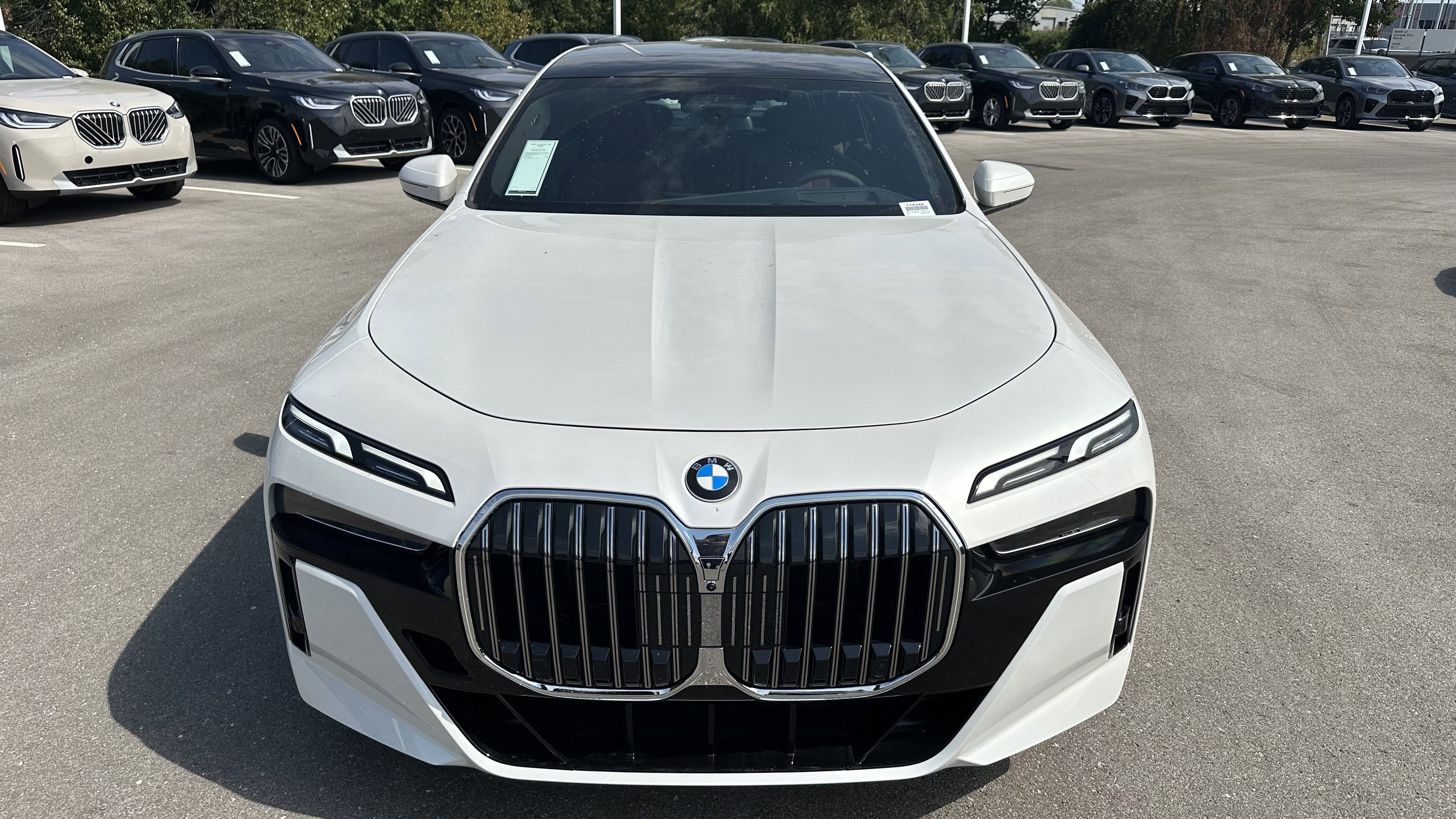 New 2026 BMW 760i xDrive image 3
