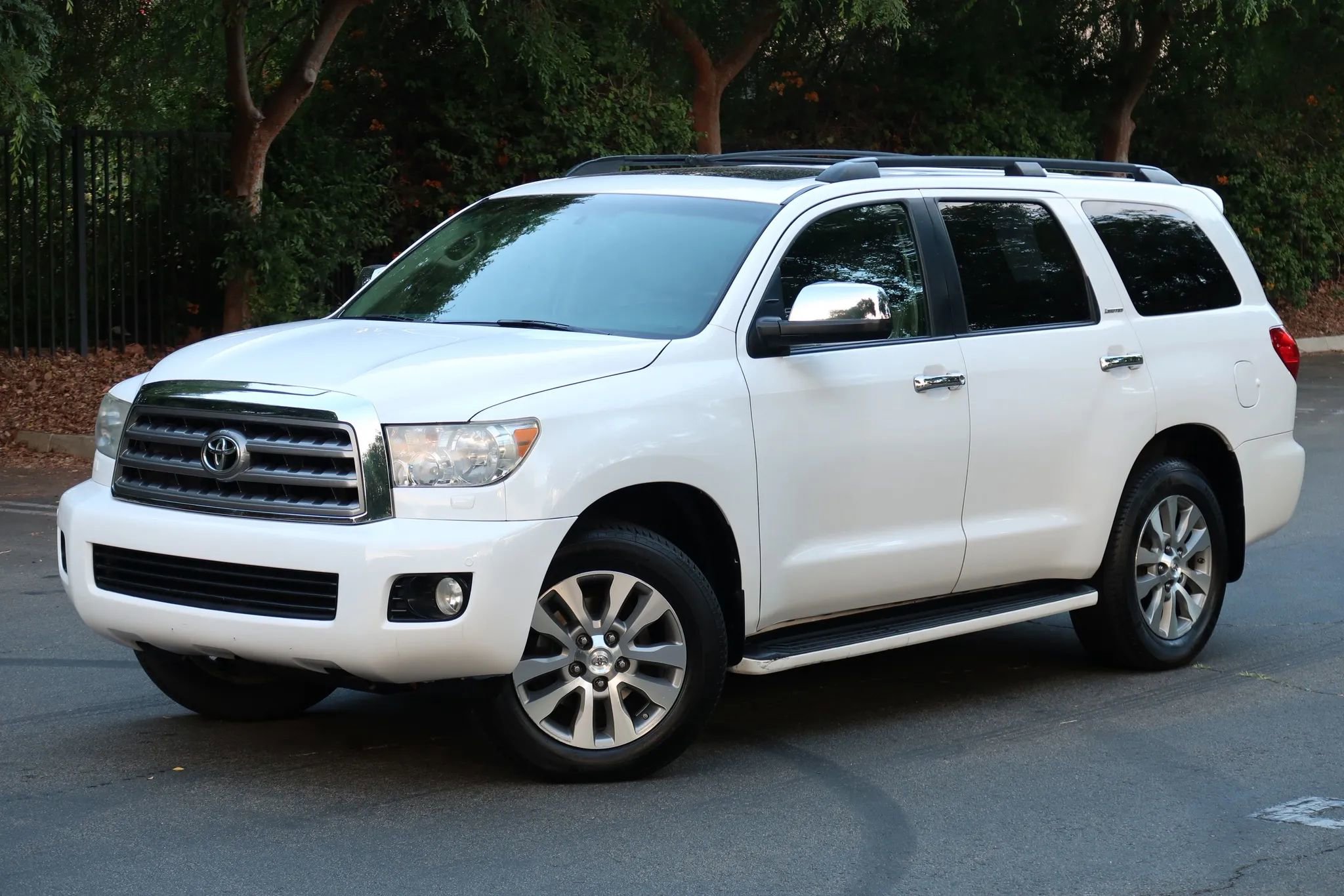 Used 2014 Toyota Sequoia Limited AWD/4WD image 2