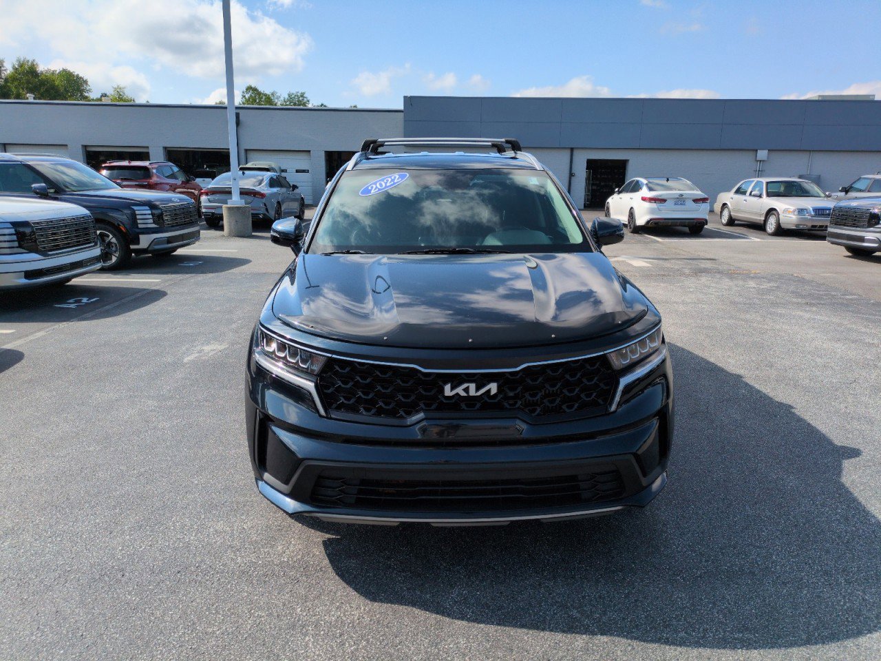 Used 2022 Kia Sorento S FWD image 2