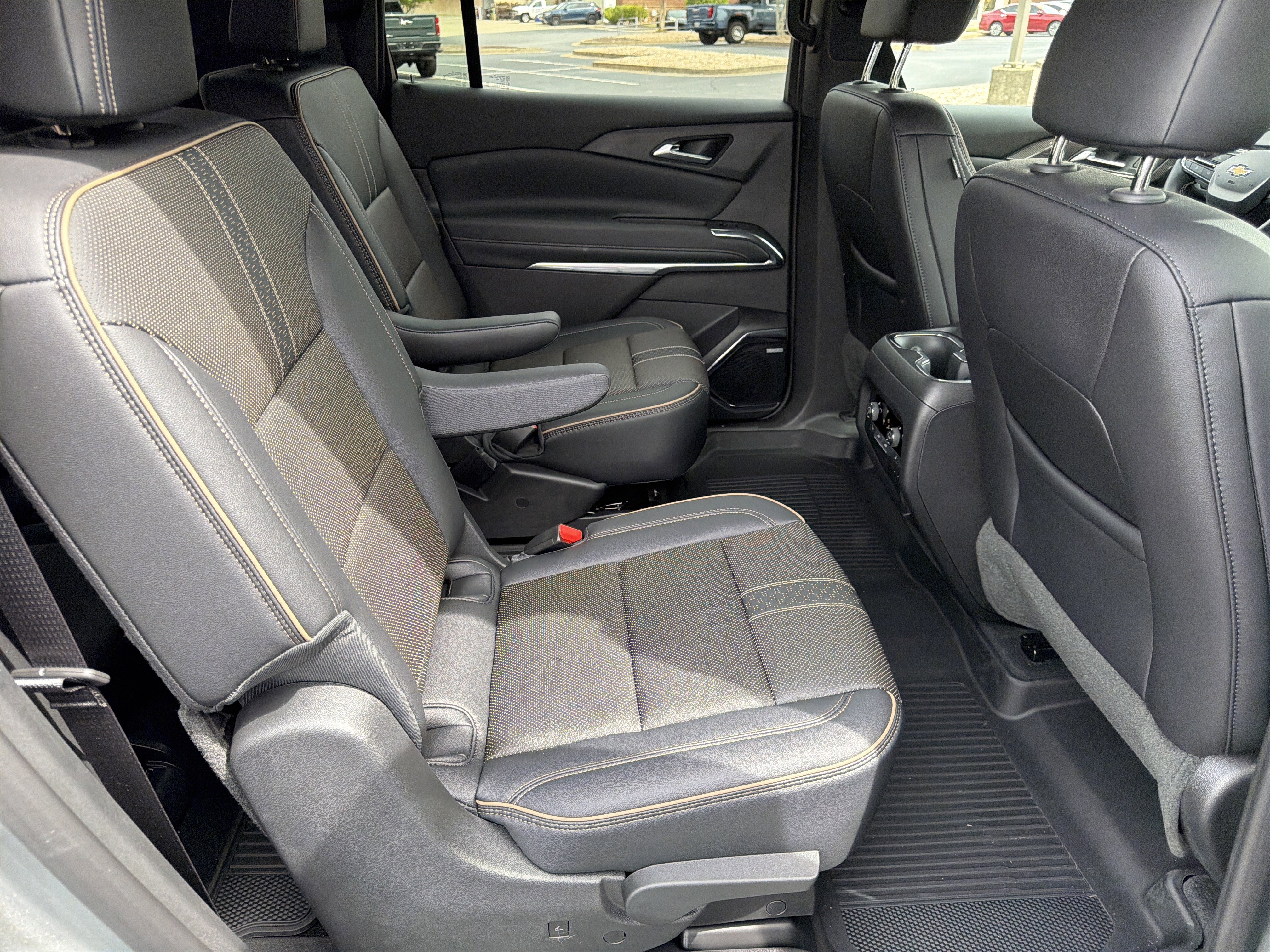 Used 2025 Chevrolet Traverse High Country w/ LPO, Floor Liner Package AWD/4WD image 15