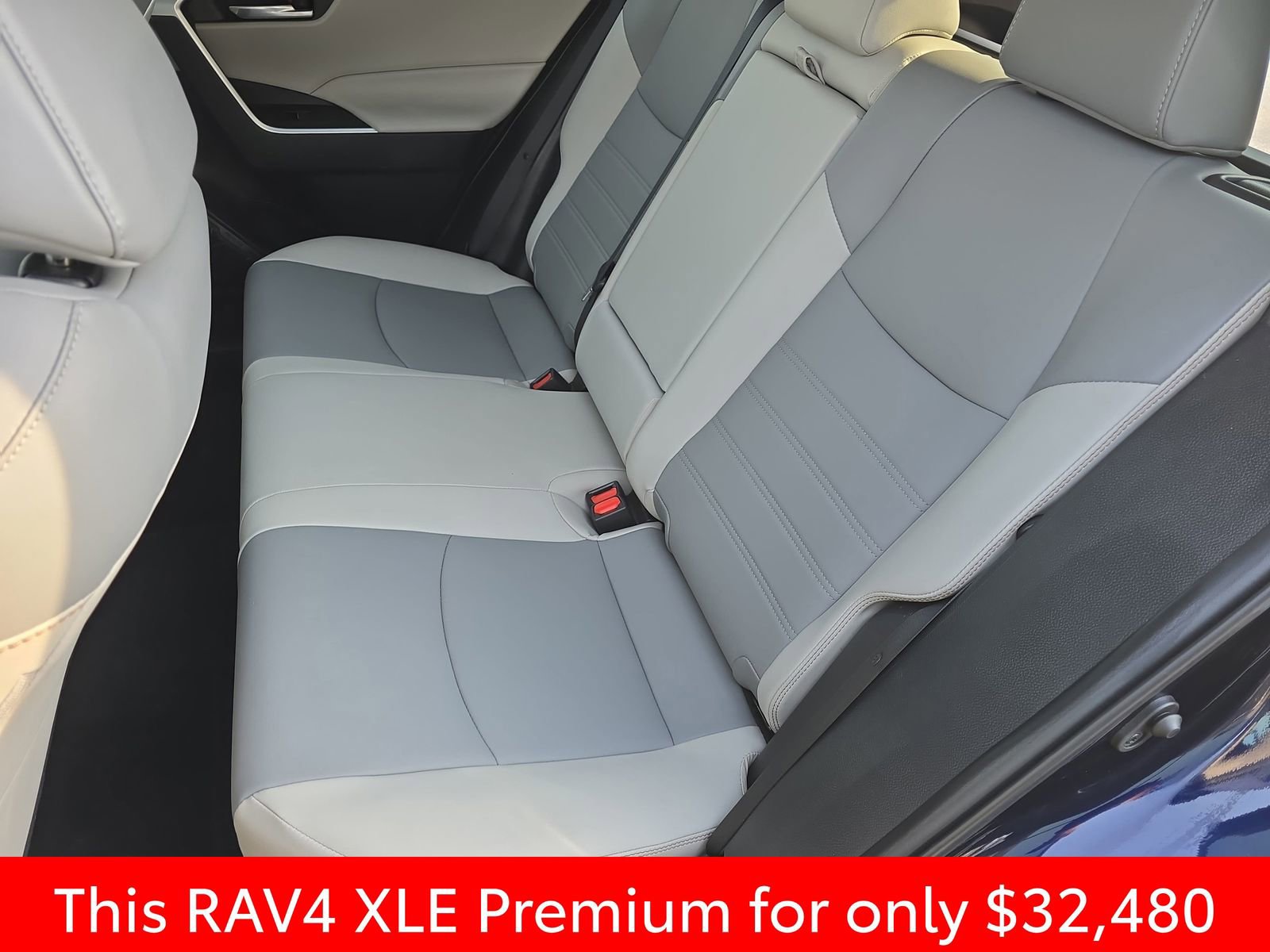 Used 2023 Toyota RAV4 XLE Premium image 21