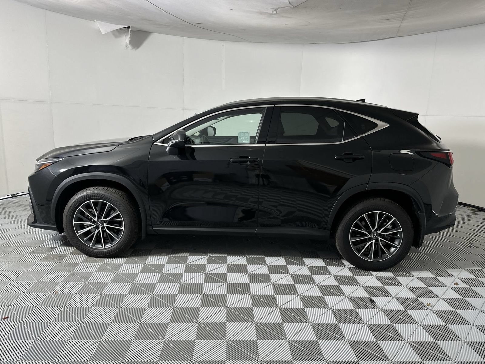 Used 2025 Lexus NX 350h AWD w/ Accessory Package (2T) image 5