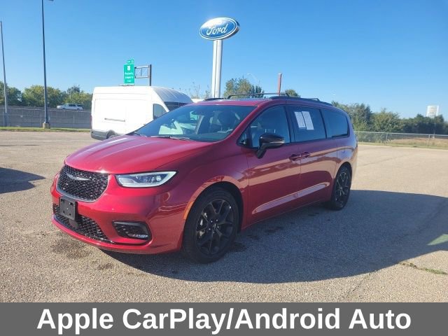 Used 2025 Chrysler Pacifica Limited image 11