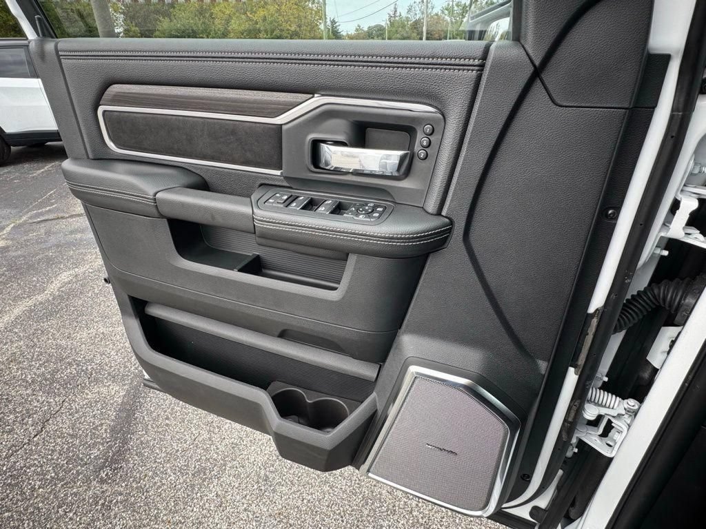 New 2026 RAM 2500 Laramie AWD/4WD image 26