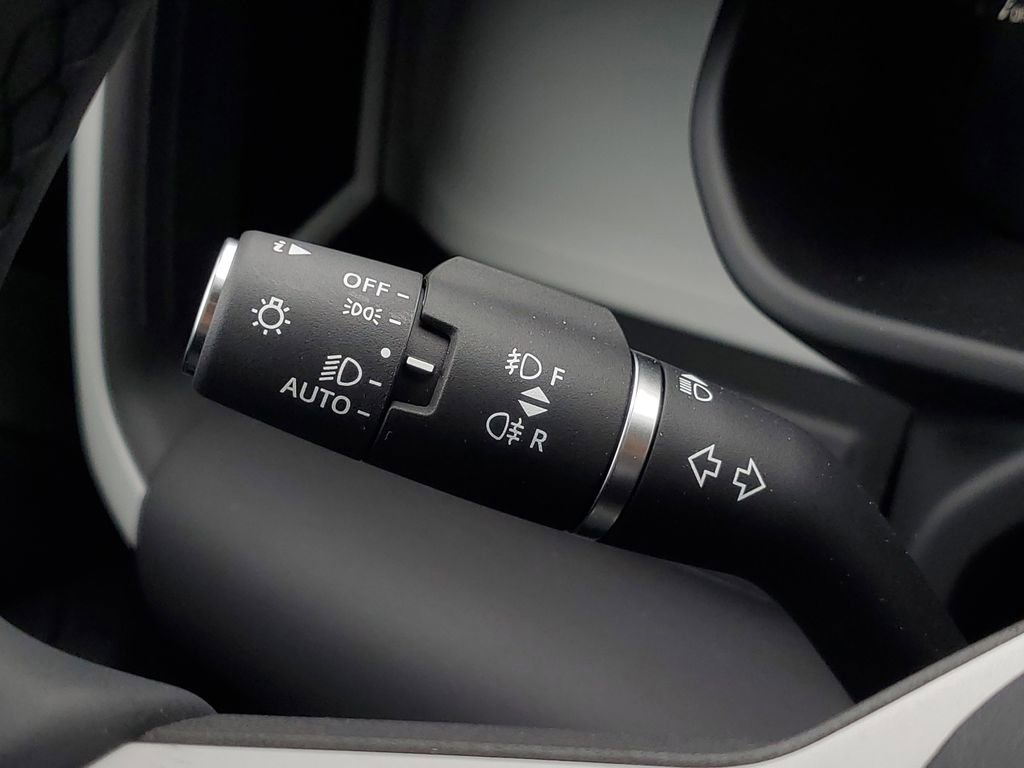 Used 2025 Land Rover Defender 130 X-Dynamic SE image 19