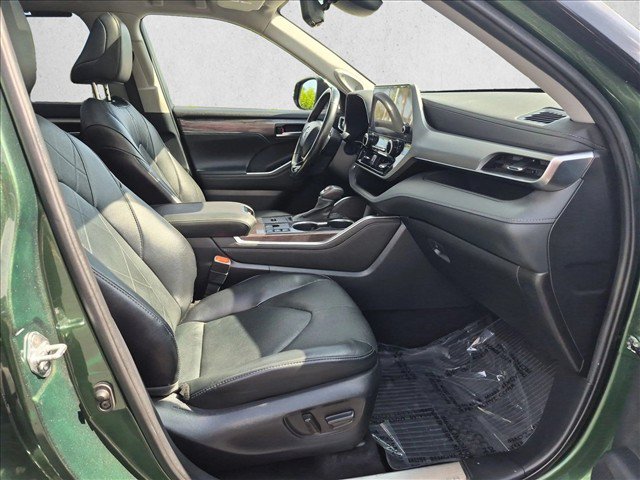 Used 2023 Toyota Highlander Platinum FWD image 24