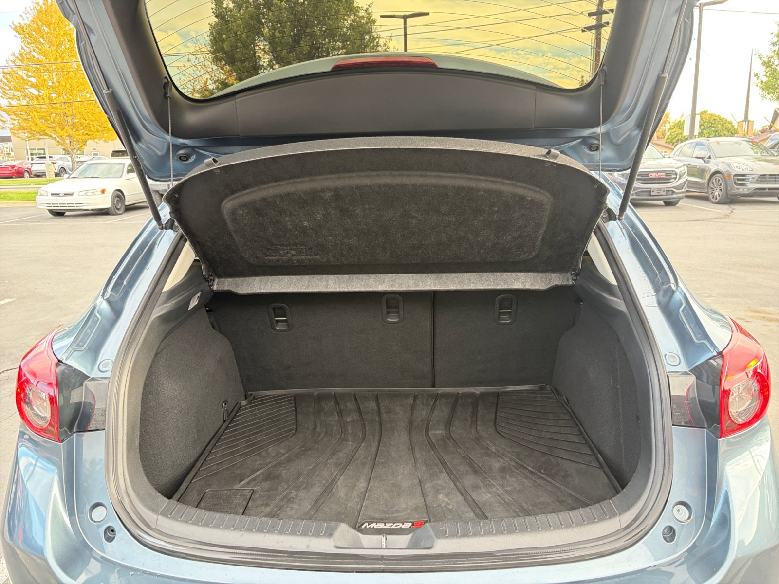 Used 2015 MAZDA MAZDA3 i Touring w/ Technology Package FWD image 25