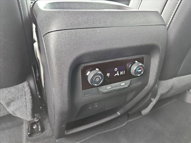 Used 2026 Chevrolet Traverse LT FWD image 17