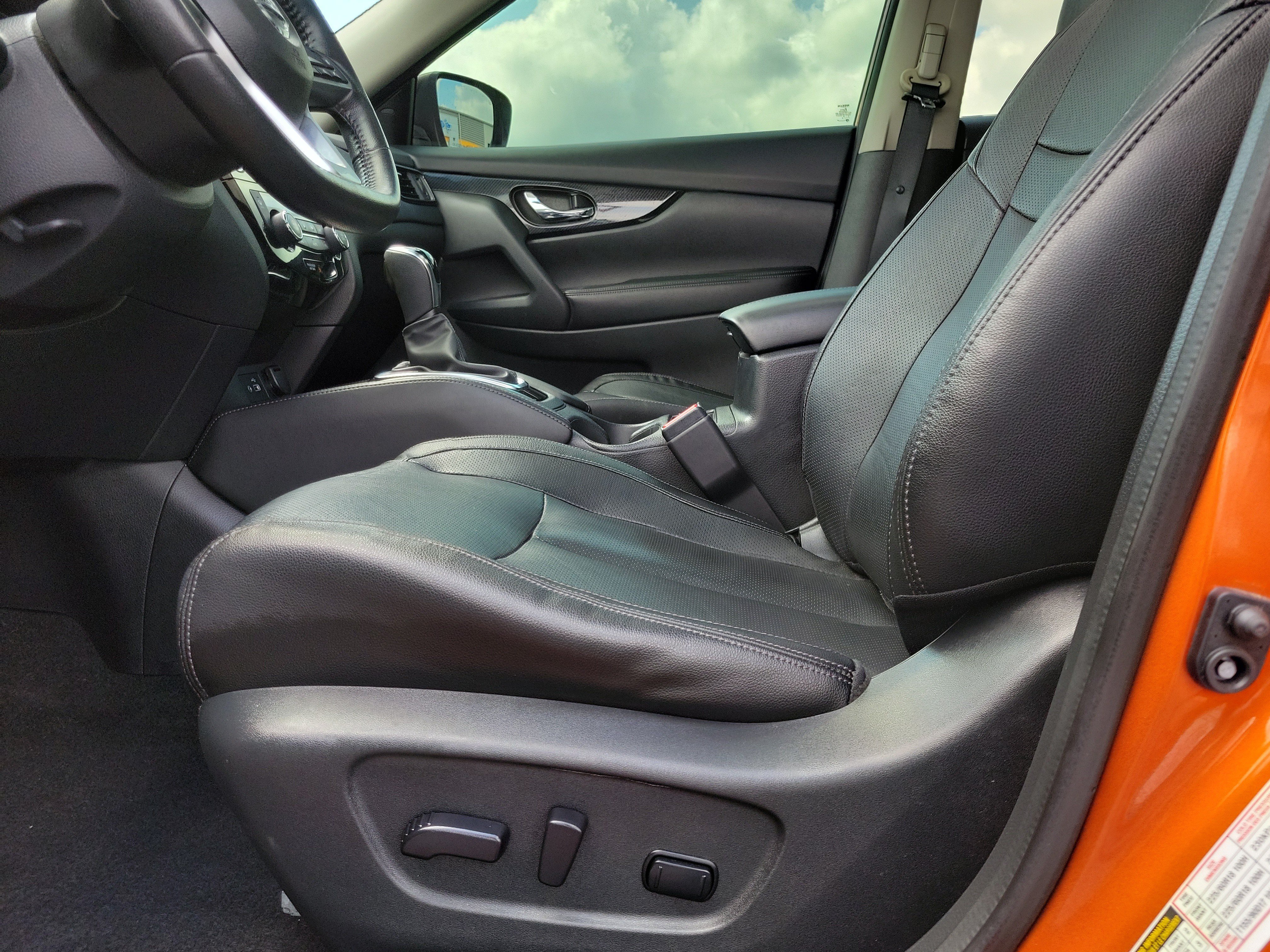 Used 2018 Nissan Rogue SL w/ Premium Package AWD/4WD image 16