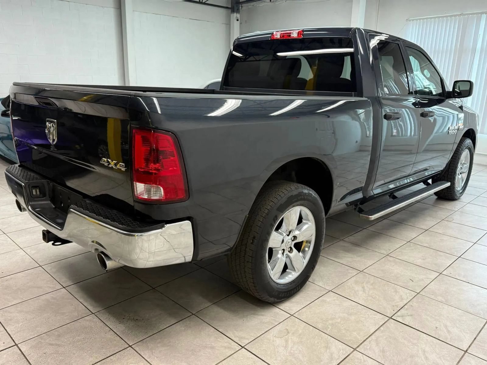 Used 2018 RAM 1500 Express w/ Express Value Package AWD/4WD image 9