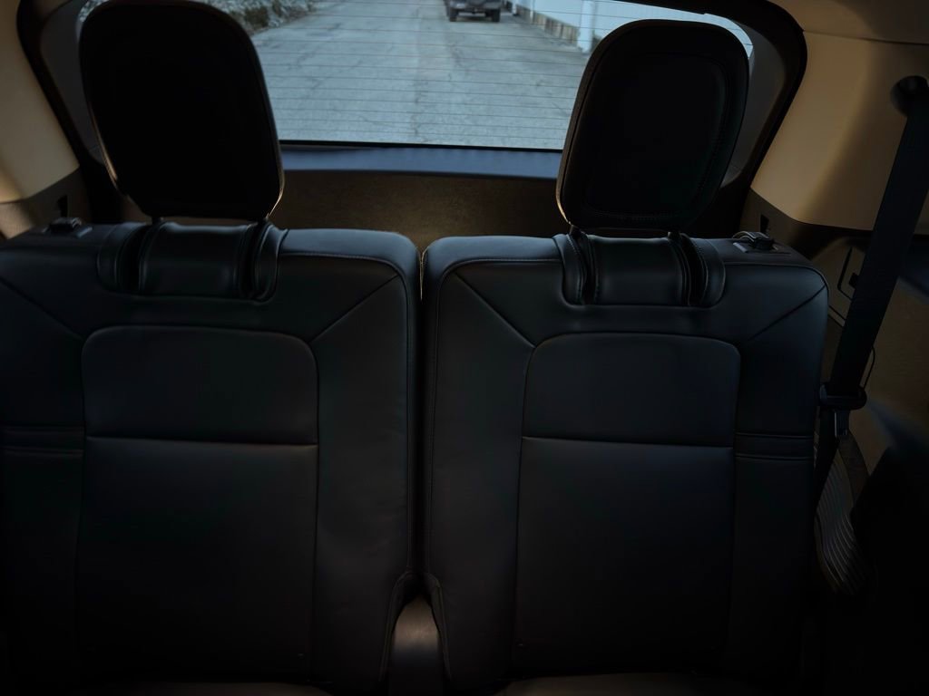 Used 2023 Lincoln Aviator AWD w/ Premium Package image 12