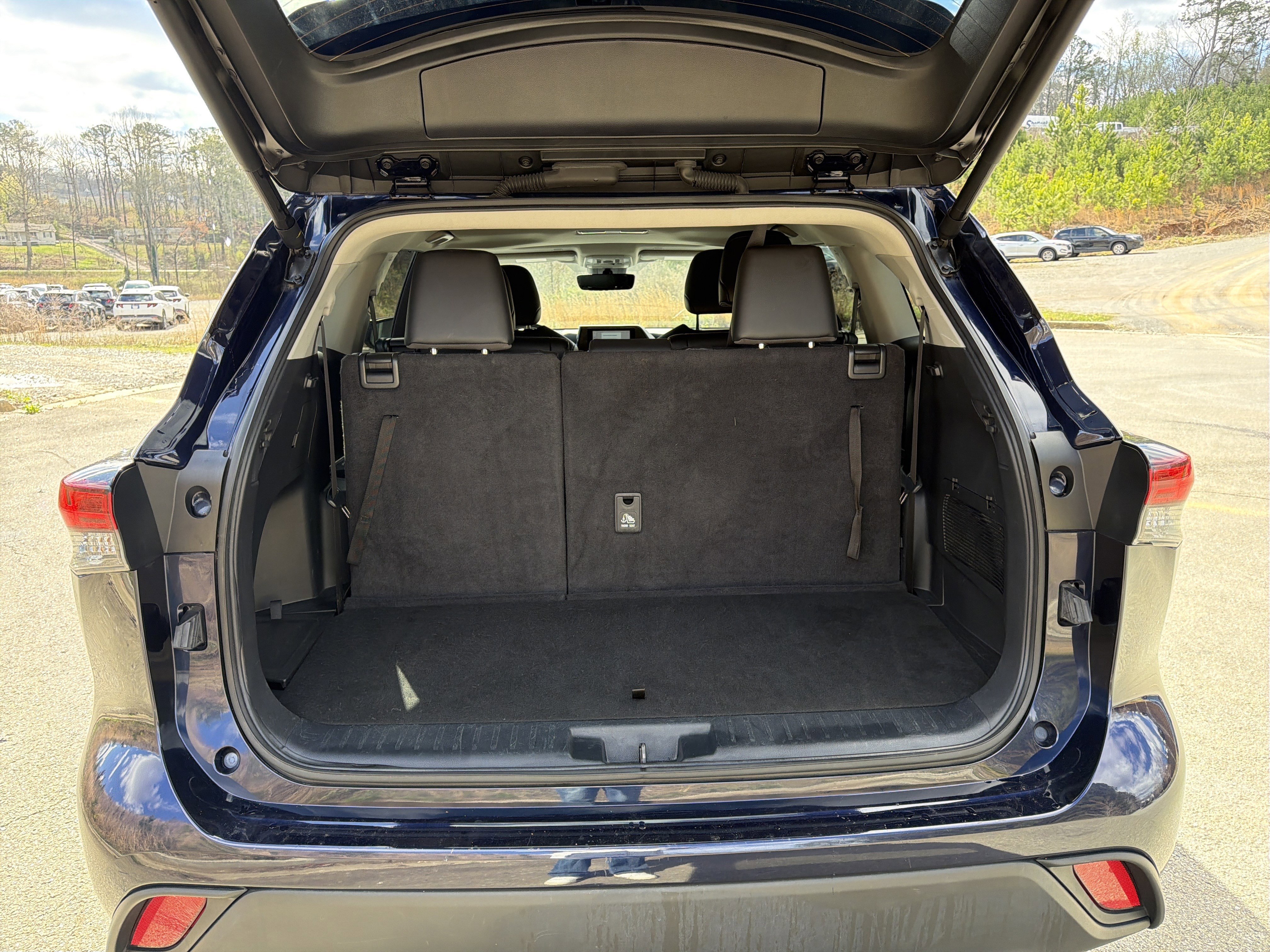 Used 2024 Toyota Highlander XLE FWD image 18