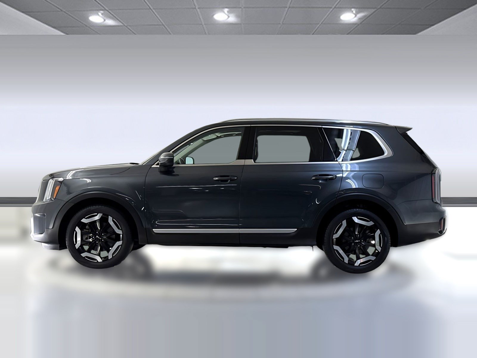 Used 2023 Kia Telluride EX w/ EX Captain's Chair Package FWD image 2