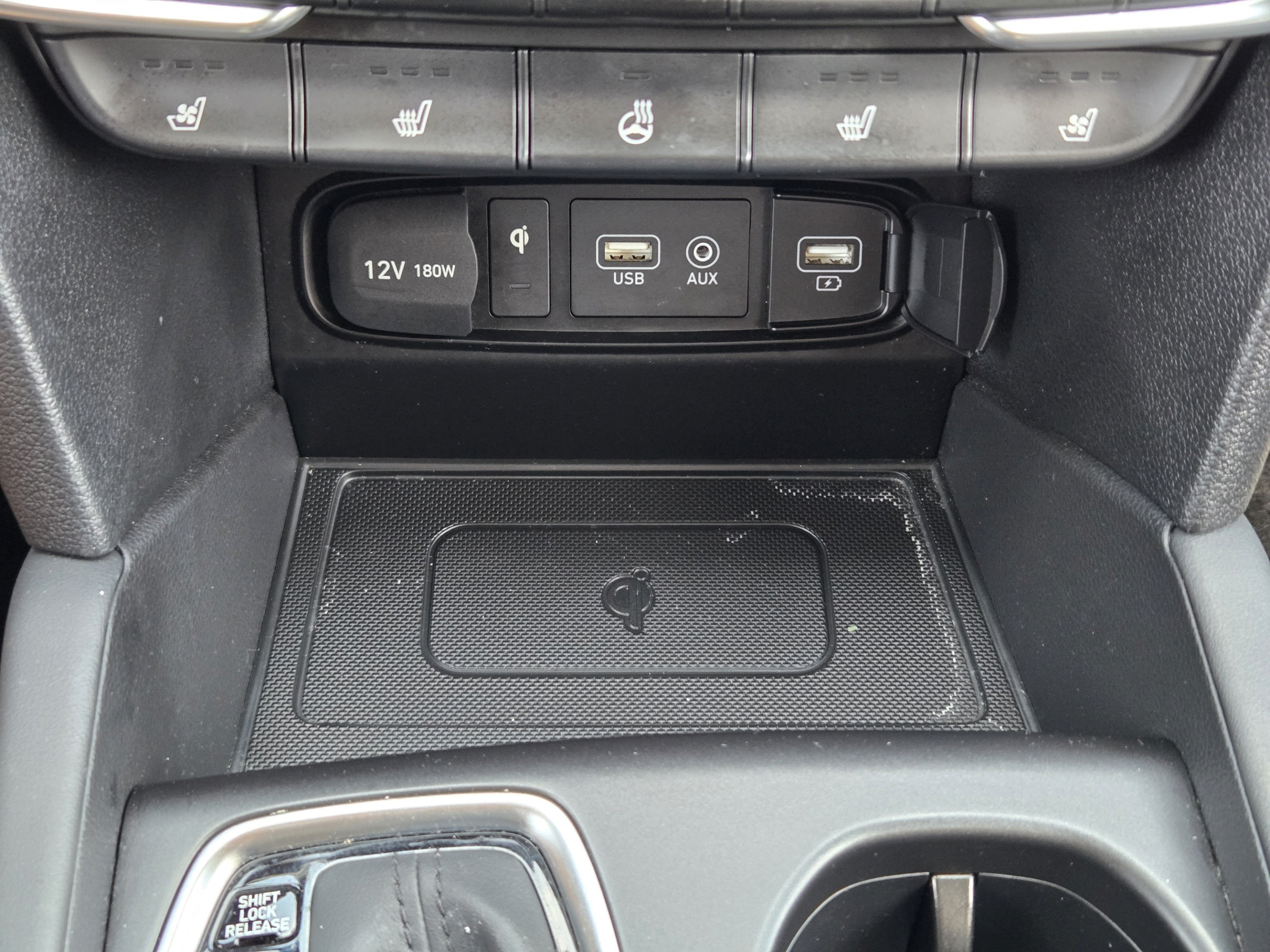 Used 2020 Hyundai Santa Fe Limited w/ Cargo Package FWD image 16