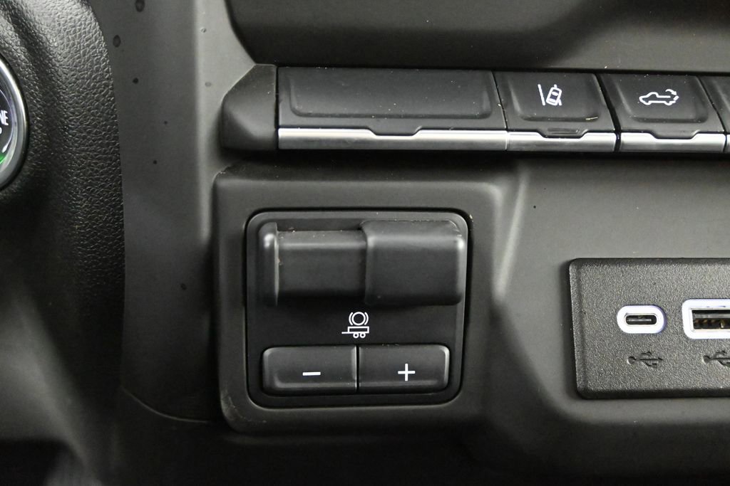 Used 2025 Chevrolet Silverado 3500 W/T image 32