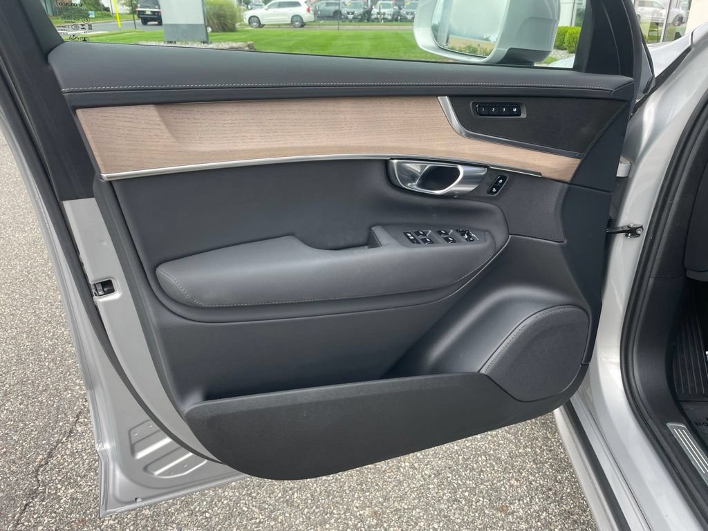 Used 2025 Volvo XC90 B6 Plus AWD/4WD image 23
