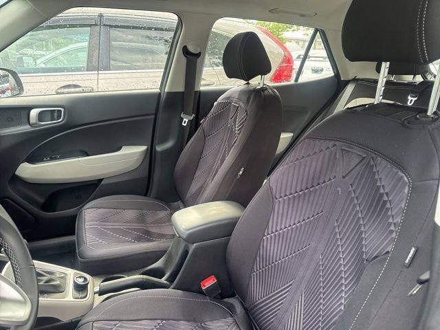Used 2025 Hyundai Venue SEL FWD image 9