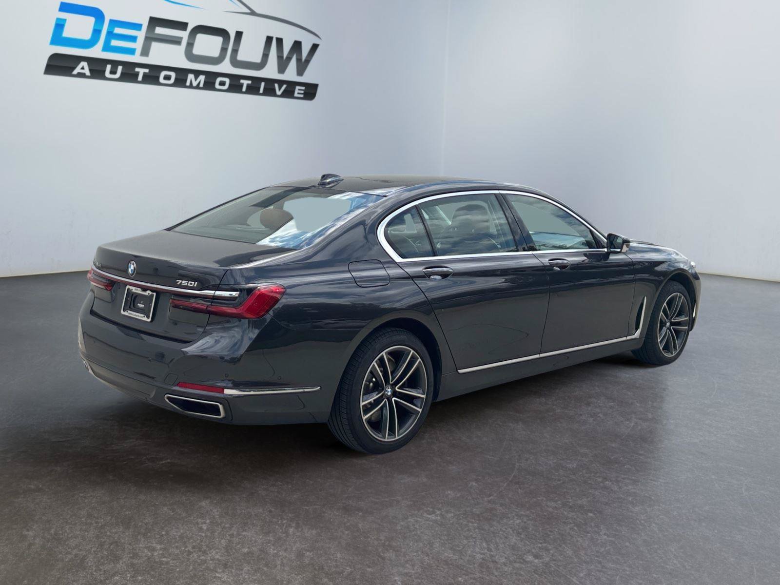Used 2022 BMW 750Li xDrive AWD/4WD image 3