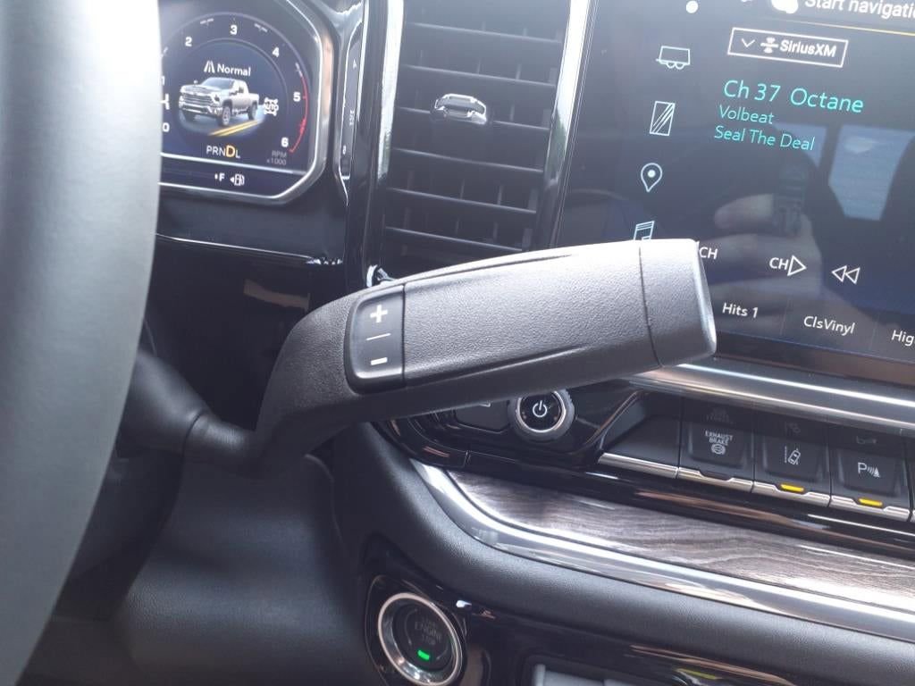 Used 2024 Chevrolet Silverado 2500 LTZ w/ LTZ Convenience Package image 18