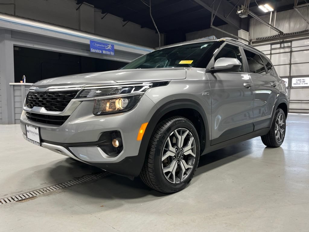 Used 2023 Kia Seltos EX AWD/4WD image 3