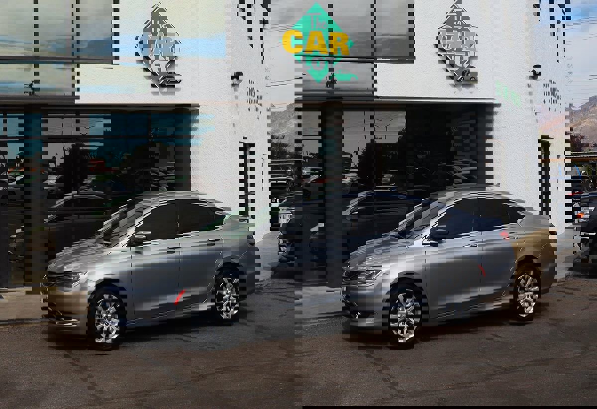 Used 2017 Chrysler 200 Limited Platinum image 7