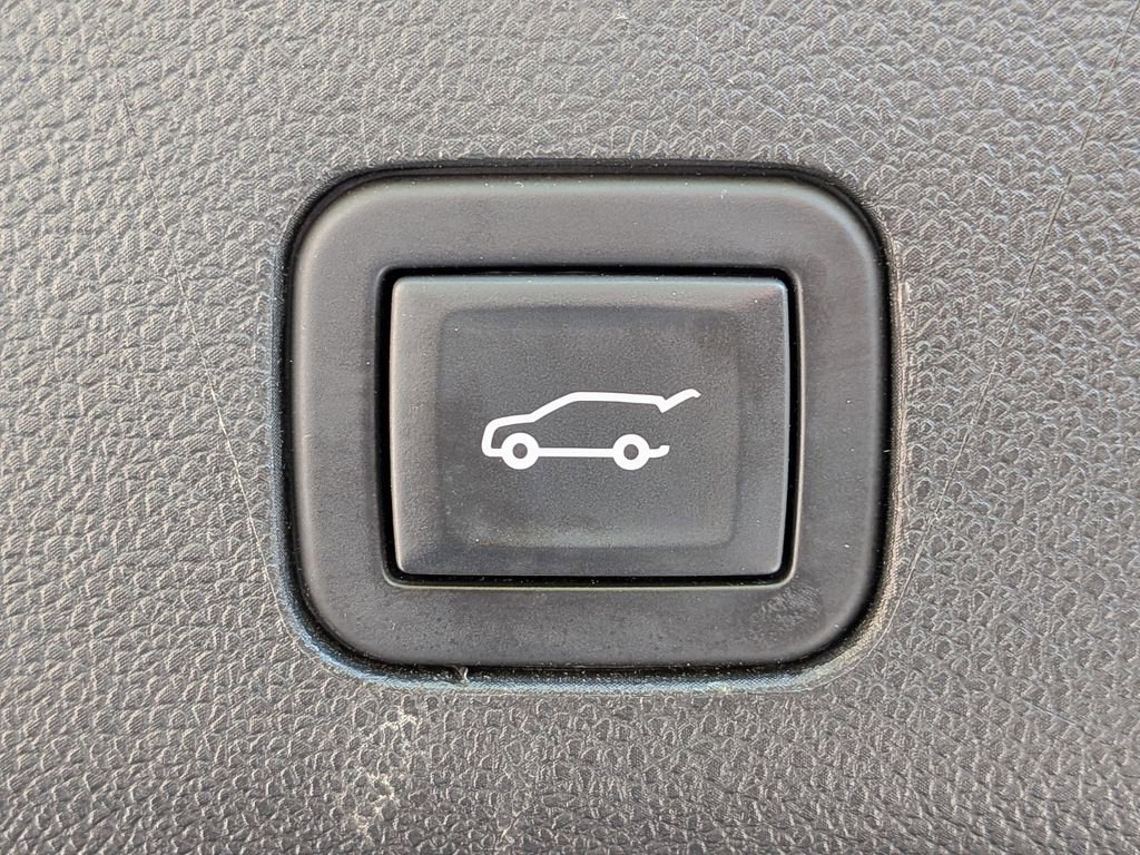 Used 2023 GMC Yukon Denali image 15