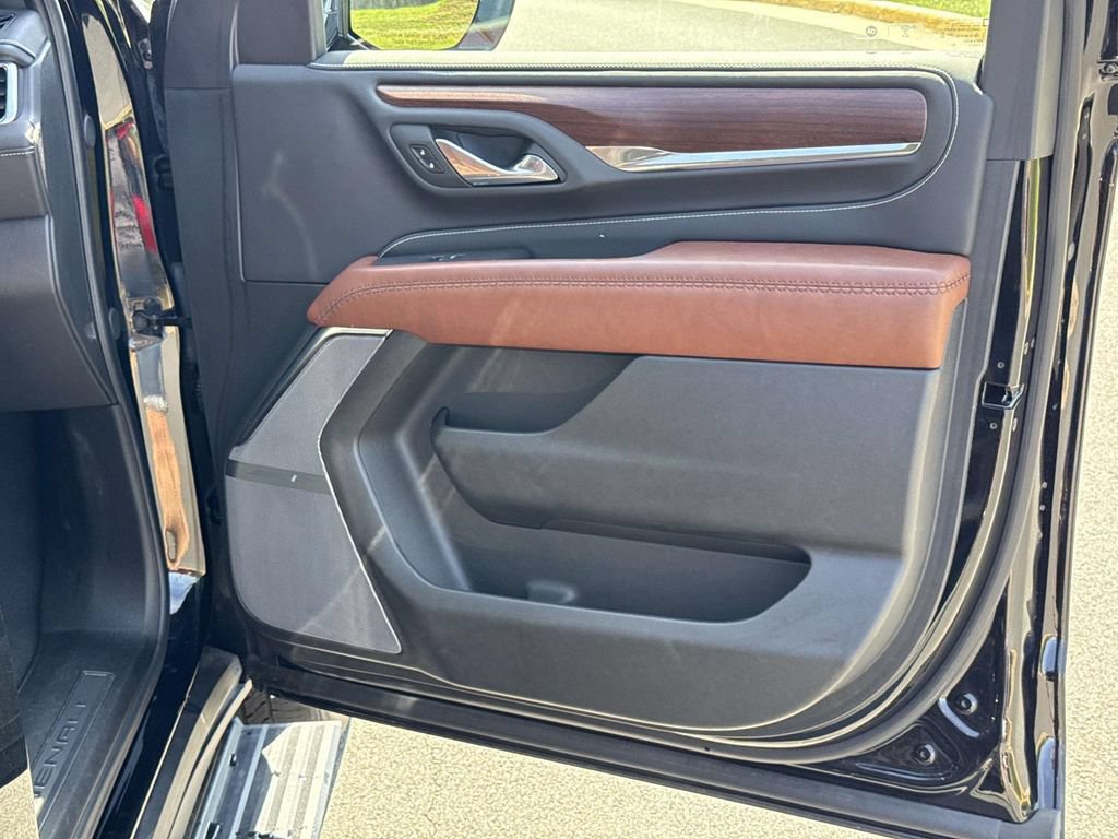 Used 2024 GMC Yukon Denali Ultimate AWD/4WD image 26