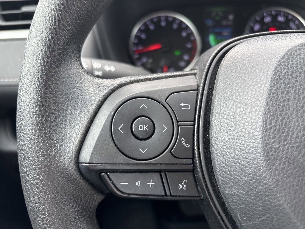 Used 2022 Toyota RAV4 XLE FWD image 12