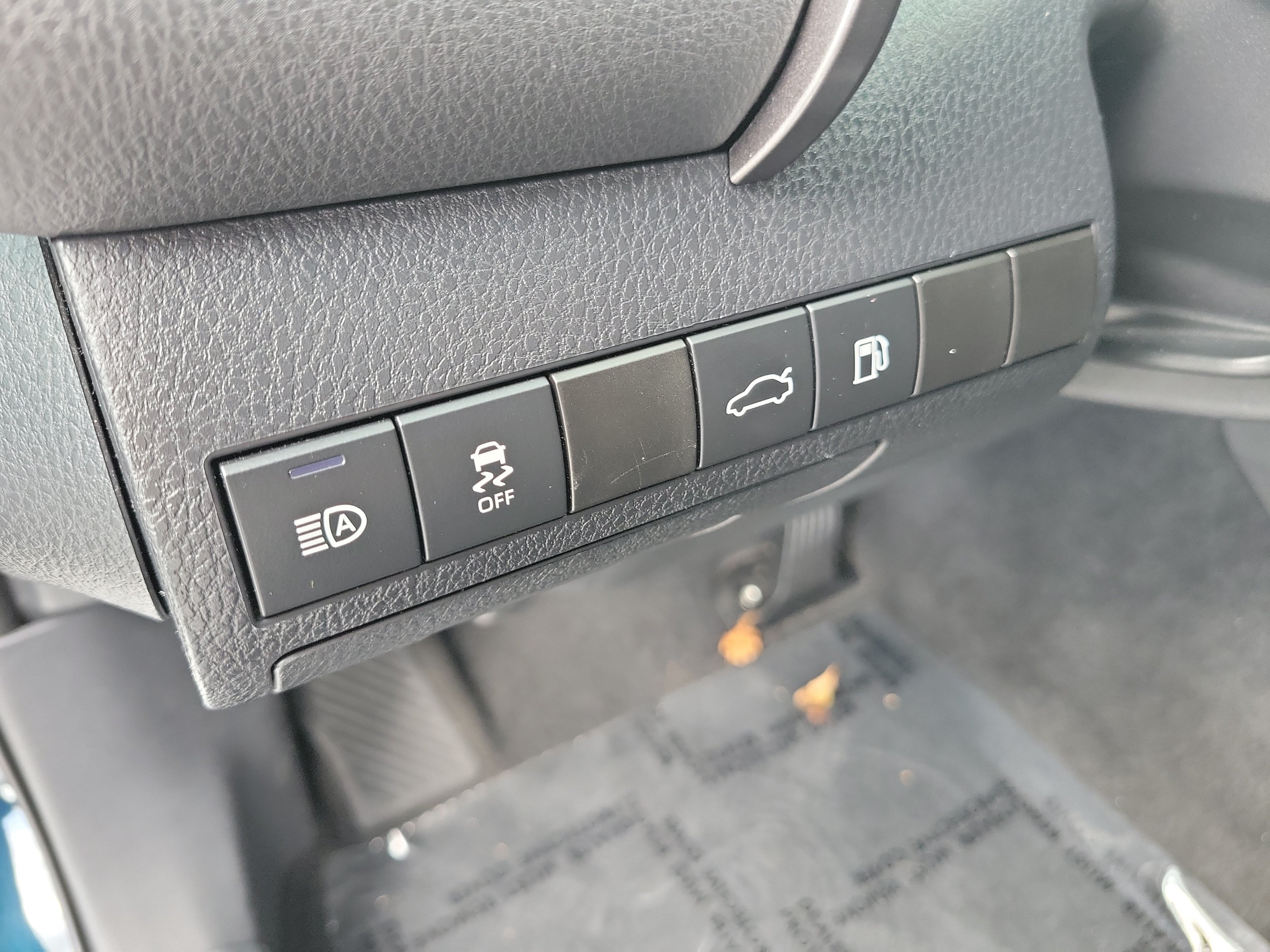Used 2018 Toyota Camry SE FWD image 22
