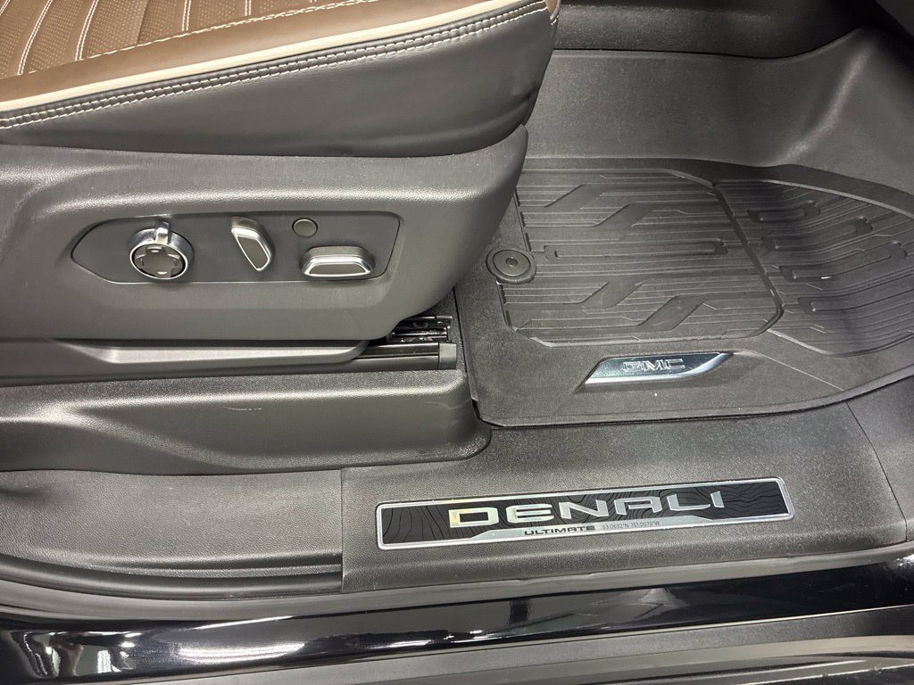 Used 2026 GMC Yukon XL Denali Ultimate w/ LPO, Floor Liner Package AWD/4WD image 11