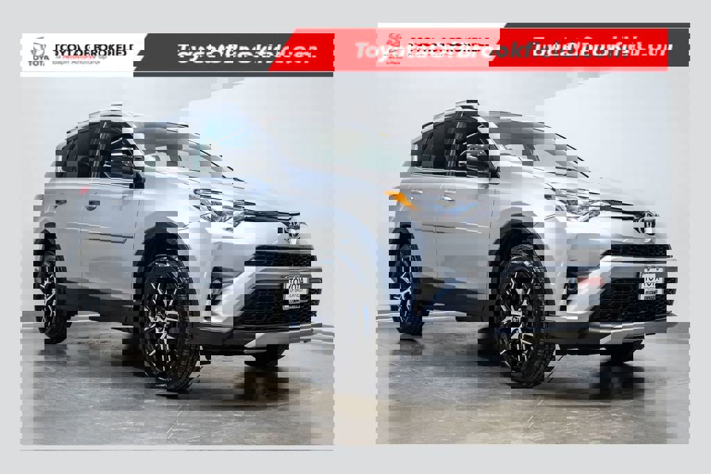 Used 2016 Toyota RAV4 SE image 1