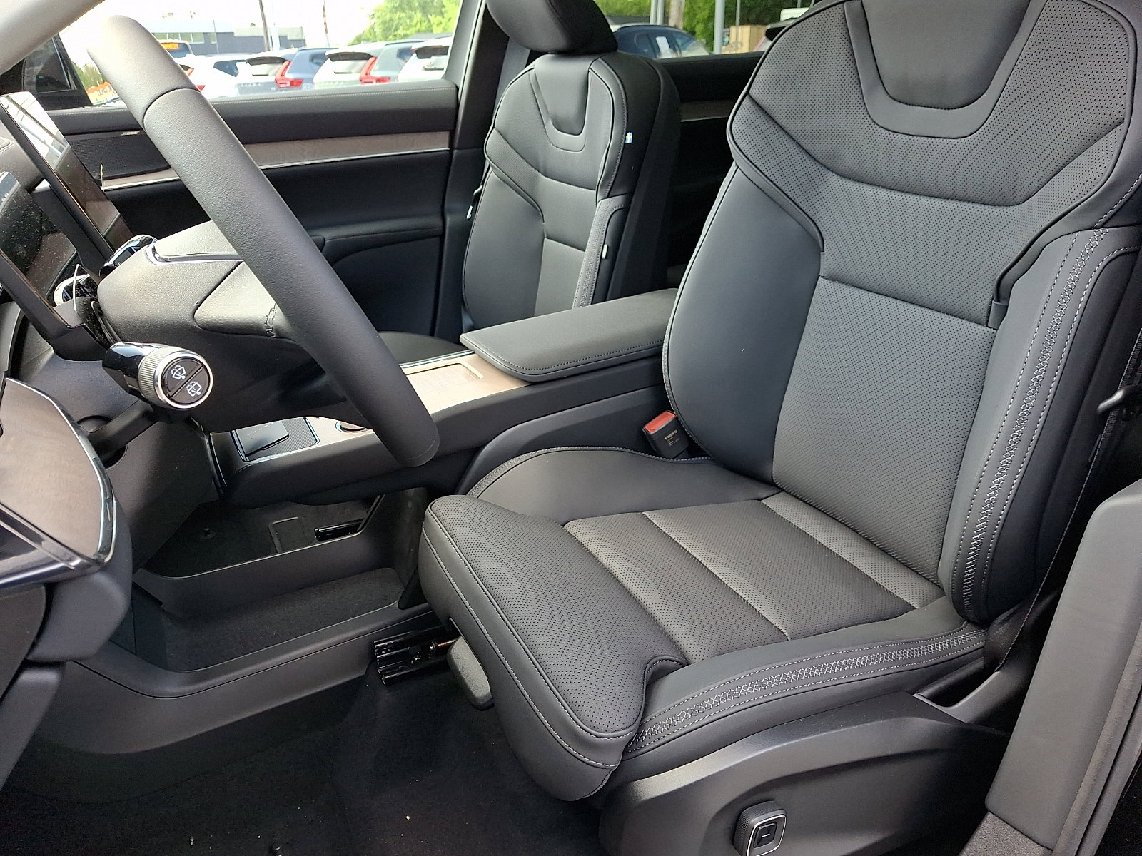New 2026 Volvo EX90 Plus RWD image 7