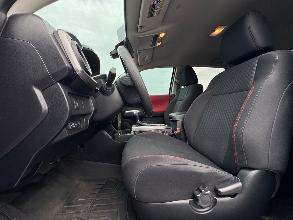 Used 2022 Toyota Tacoma SR5 RWD image 16