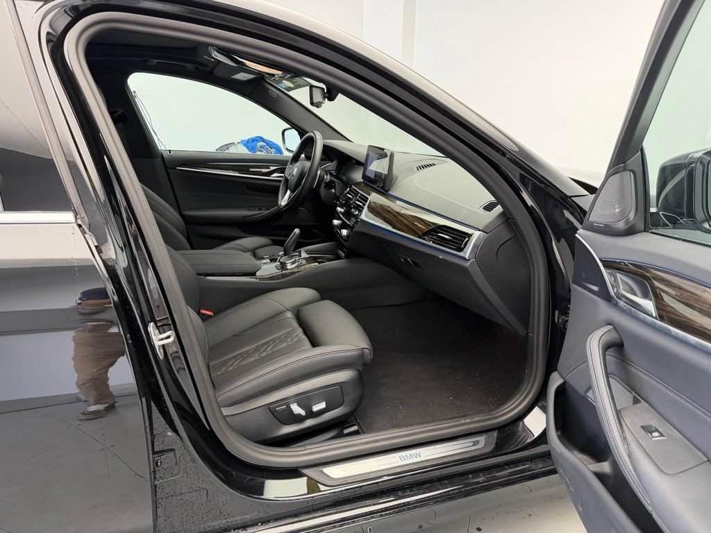 Used 2023 BMW 530e RWD image 9