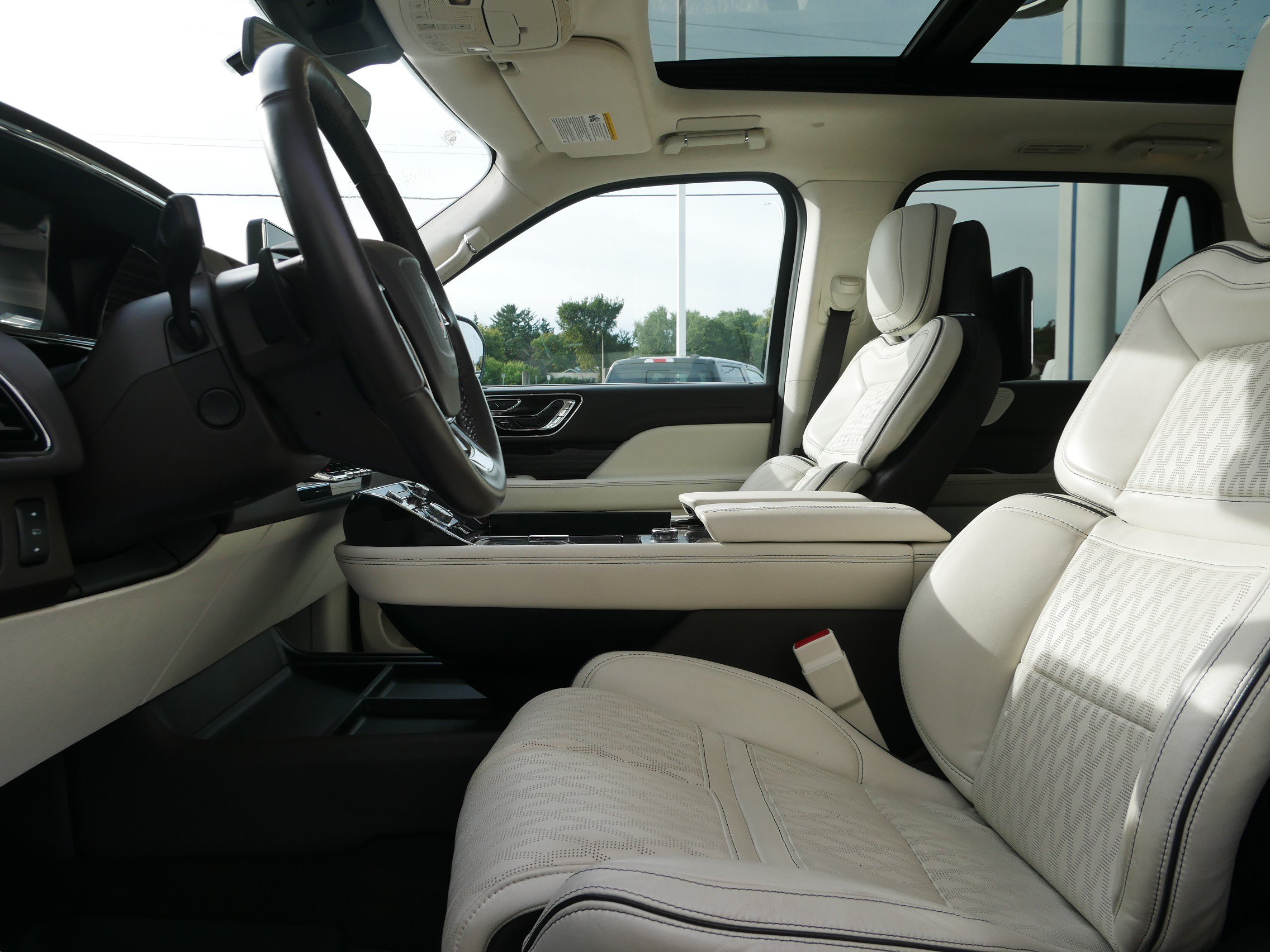 Used 2024 Lincoln Navigator Black Label AWD/4WD image 4
